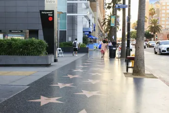 Horor u Holivudu: Napadač zapucao kod Staze slavnih, ima mrtvih i ranjenih Horor u Holivudu: Napadač zapucao kod Staze slavnih, ima mrtvih i ranjenih