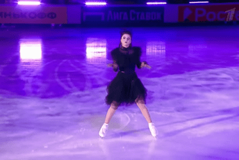 (VIDEO) Klizačica na takmičenju izvela poznati ples iz serije Wednesday (VIDEO) Klizačica na takmičenju izvela poznati ples iz serije Wednesday