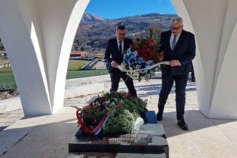 Mandić i Đukanović: Praznik Hristovog rođenja za Mojkovac višestruko važan i poseban dan Mandić i Đukanović: Praznik Hristovog rođenja za Mojkovac višestruko važan i poseban dan