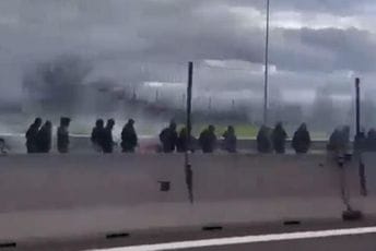 Haos u Italiji: Tuča navijača Napolija i Rome, ima povrijeđenih, autoput zatvoren za saobraćaj Haos u Italiji: Tuča navijača Napolija i Rome, ima povrijeđenih, autoput zatvoren za saobraćaj