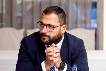 Šahmanović: Da li je Abazović saglasan sa ovom ekskurzijom Kovača i Damjanovića? Šahmanović: Da li je Abazović saglasan sa ovom ekskurzijom Kovača i Damjanovića?