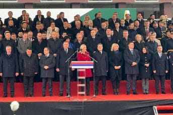 Kovačević i nesuđeni ambasador CG u BiH na paradi povodom neustavnog Dana entiteta RS Kovačević i nesuđeni ambasador CG u BiH na paradi povodom neustavnog Dana entiteta RS