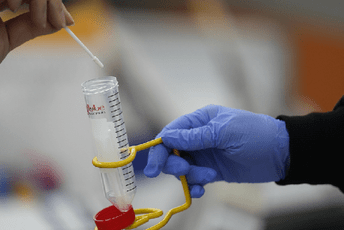 Kina poziva SAD da podijele podatke o novom soju omikrona Kina poziva SAD da podijele podatke o novom soju omikrona