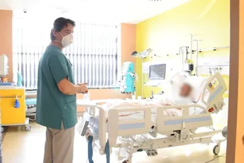 Makedonski hirurg optužen za prevaru pacijenata u pandemiji Makedonski hirurg optužen za prevaru pacijenata u pandemiji