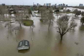 Kalifornija: Naselja pod vodom, stradalo 17 osoba, stiže još veća oluja Kalifornija: Naselja pod vodom, stradalo 17 osoba, stiže još veća oluja