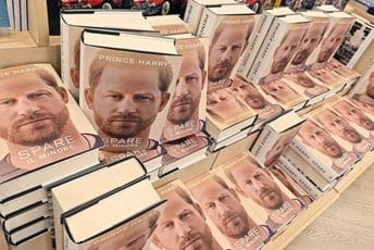 Bez presedana u Velikoj Britaniji, SAD i Kanadi: Englesko izdanje knjige princa Harija prodato u 1,4 miliona primjeraka Bez presedana u Velikoj Britaniji, SAD i Kanadi: Englesko izdanje knjige princa Harija prodato u 1,4 miliona primjeraka