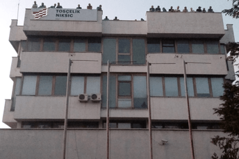 Radnici Željezare ne prekidaju štrajk: Na krovu čekaju da EPCG ispuni obećanje i vrati ih na posao Radnici Željezare ne prekidaju štrajk: Na krovu čekaju da EPCG ispuni obećanje i vrati ih na posao