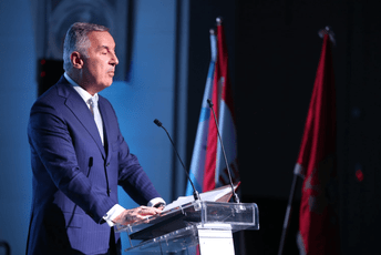 Đukanović čestitao Pavelu: Radujem se daljem jačanju crnogorsko-češkog prijateljstva Đukanović čestitao Pavelu: Radujem se daljem jačanju crnogorsko-češkog prijateljstva