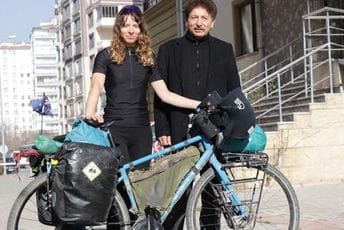 Četiri mjeseca putovala biciklom da upozna oca Četiri mjeseca putovala biciklom da upozna oca