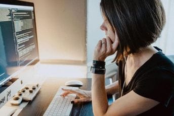 Žrtve bulinga prolaze put od straha za bezbjednost do samoubistva Društvene mreže su opasna realnost koju žive adolescenti