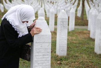 Majke Srebrenice uputile pismo ambasadorima Bahreina i UAE: Ne nasijedajte na Vučićeve laži