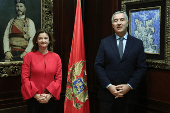 Đukanović sa Fajon: Prepuni volje da dođemo do kompromisa koji će omogućiti funkcionalnost Ustavnog suda Đukanović sa Fajon: Prepuni volje da dođemo do kompromisa koji će omogućiti funkcionalnost Ustavnog suda