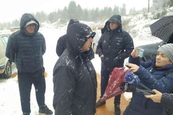 Bivši radnici Rudnika boksita blokirali odvoz rude Bivši radnici Rudnika boksita blokirali odvoz rude