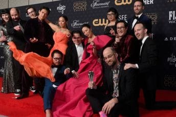 Critics choice awards: Blanšet i Frejzer najbolji glumci, film godine "Everything Everywhere All at Once" Critics choice awards: Blanšet i Frejzer najbolji glumci, film godine "Everything Everywhere All at Once"