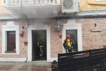 Požar u lokalu u centru Podgorice: Izgorio dio inventara, nema povrijeđenih Požar u lokalu u centru Podgorice: Izgorio dio inventara, nema povrijeđenih