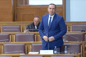 Beganović Raduloviću: Forma pobjeđuje suštinu, profesore