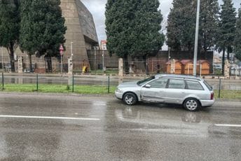 Udes kod Katoličke crkve, pričinjena veća materijalna šteta Udes kod Katoličke crkve, pričinjena veća materijalna šteta