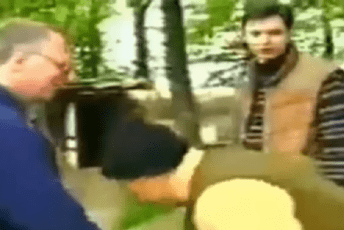 Marković: Vučić iznad Sarajeva - ko civile kosi, a ko kišobran nosi Marković: Vučić iznad Sarajeva - ko civile kosi, a ko kišobran nosi