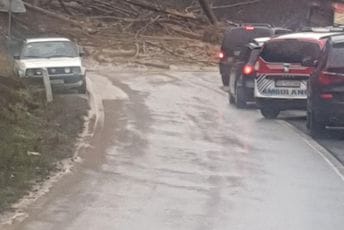 Obustavljen saobraćaj na putnom pravcu Mokovac - Bijelo Polje Obustavljen saobraćaj na putnom pravcu Mokovac - Bijelo Polje