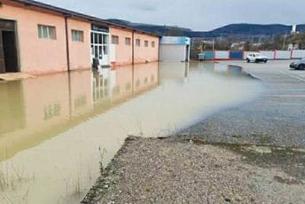 Pljevlja: Poplavile saobraćajnice, voda se preliva iz akumulacije Otilovići, građani upozoreni na mogućnost evakuacije