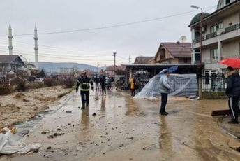 Drama u Novom Pazaru: Otac i sin skočili u rijeku da spasu komšiju, dvojicu odnijela bujica Drama u Novom Pazaru: Otac i sin skočili u rijeku da spasu komšiju, dvojicu odnijela bujica