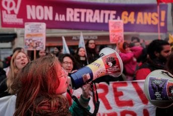 Zbog penzione reforme: Masovni protesti i štrajkovi širom Francuske Zbog penzione reforme: Masovni protesti i štrajkovi širom Francuske
