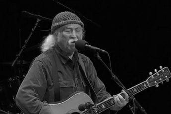 Preminuo gitarista Dejvid Krozbi Preminuo gitarista Dejvid Krozbi