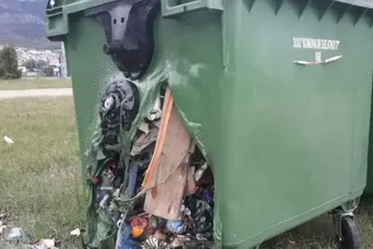 Bar: Paljenjem kontejnera “izgorelo” više od 10.000 eura Bar: Paljenjem kontejnera “izgorelo” više od 10.000 eura