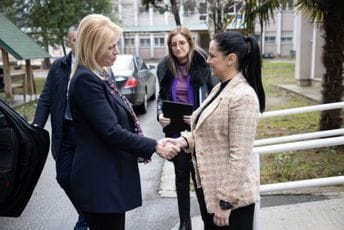 Skupština donirala 5.000 eura Zavodu "Komanski most" Skupština donirala 5.000 eura Zavodu "Komanski most"