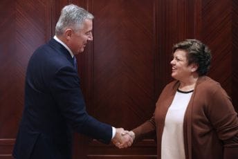 Đukanović-Hrebičkova: Što prije izabrati sudije Ustavnog suda, želja da se uprkos unutrašnjim problemima CG vrati evropskom putu Đukanović-Hrebičkova: Što prije izabrati sudije Ustavnog suda, želja da se uprkos unutrašnjim problemima CG vrati evropskom putu