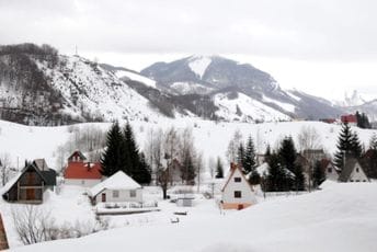 Mještani Veruše kažu da su bili 25 sati bez struje, a iz CEDIS-a navode da je sve trajalo osam časova Mještani Veruše kažu da su bili 25 sati bez struje, a iz CEDIS-a navode da je sve trajalo osam časova