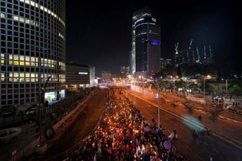 Više od 100.000 Izraelaca večeras protestovalo protiv Netanjahuove vlade Više od 100.000 Izraelaca večeras protestovalo protiv Netanjahuove vlade