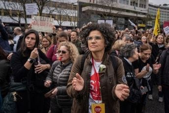 Hiljade ljudi na ulicama Lisabona, traže poštovanje prava životinja, podržao ih i predsjednik Portugala Hiljade ljudi na ulicama Lisabona, traže poštovanje prava životinja, podržao ih i predsjednik Portugala