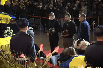 (VIDEO) Zelenski plakao na komemoraciji: „Ukrajina svaki dan gubi svoje najbolje sinove i kćeri“ (VIDEO) Zelenski plakao na komemoraciji: „Ukrajina svaki dan gubi svoje najbolje sinove i kćeri“