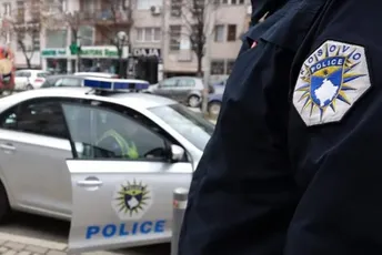 Tragedija na Kosovu: Starija sestra pokušala da spriječi mlađu da izvrši samoubistvo, pa obje pale sa zgrade Tragedija na Kosovu: Starija sestra pokušala da spriječi mlađu da izvrši samoubistvo, pa obje pale sa zgrade