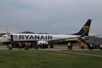 Poletio iz Poljske: Avion sletio na aerodrom u Atini zbog upozorenja o bombi Poletio iz Poljske: Avion sletio na aerodrom u Atini zbog upozorenja o bombi