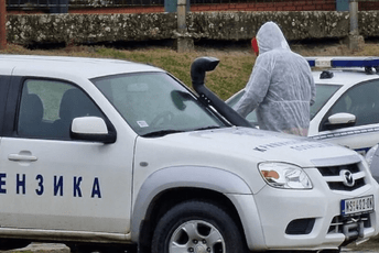 Srbija: Policajcu se zaglavio metak, okrenuo pištolj prema sebi i slučajno se upucao Srbija: Policajcu se zaglavio metak, okrenuo pištolj prema sebi i slučajno se upucao