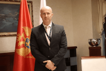 Drašković: Još nemamo zvanično obavještenje o ukidanju letova, uskoro sanacija krova Aerodroma Tivat Drašković: Još nemamo zvanično obavještenje o ukidanju letova, uskoro sanacija krova Aerodroma Tivat