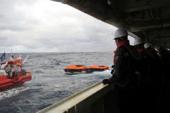 Potonuo teretni brod kod Japana, devet osoba se vodi kao nestalo Potonuo teretni brod kod Japana, devet osoba se vodi kao nestalo