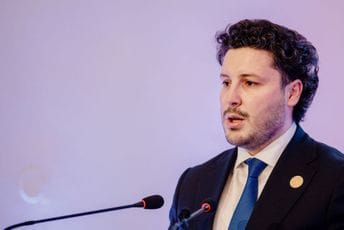 Abazović: Poslanici većine da uzmu stvari u svoje ruke, Ustavni sud da se probudi iz sna