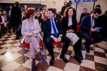 Abazović: Moramo razmišljati „izvan kutije”; Vlaović: U budućnosti želim da vidim doprinos kulturnog sektora preduzetništvu CG Abazović: Moramo razmišljati „izvan kutije”; Vlaović: U budućnosti želim da vidim doprinos kulturnog sektora preduzetništvu CG