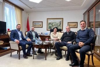 Latić najavio nova zapošljavanja u Lučkoj kapetaniji Bar Latić najavio nova zapošljavanja u Lučkoj kapetaniji Bar