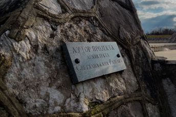 Iako je obnovljen početkom 2020, spomenik na Barutani opet propada (FOTO/VIDEO)