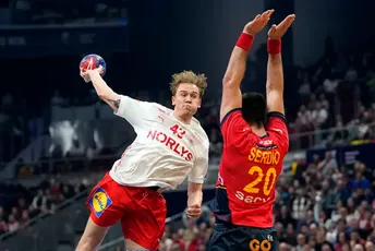 Danci umalo ispustili prednost, ali u nedjelju će se ipak boriti za treći uzastopni naslov prvaka svijeta Danci umalo ispustili prednost, ali u nedjelju će se ipak boriti za treći uzastopni naslov prvaka svijeta