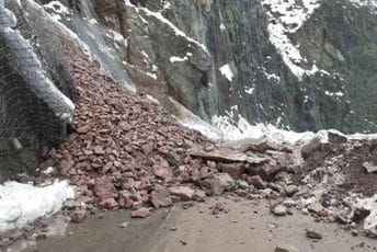 Zbog odrona obustavljen saobraćaj na putu Kolašin-Berane preko tunela Klisura