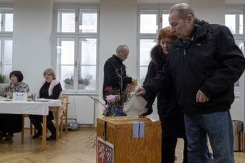 Građani Češke na biralištima: Prognoziran rekordni odziv Građani Češke na biralištima: Prognoziran rekordni odziv
