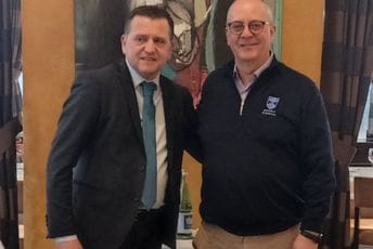 U svijetu kodiranja: Kvalitetna podrška nastavnicima informatike U svijetu kodiranja: Kvalitetna podrška nastavnicima informatike