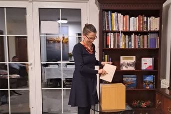 Česi danas glasali i u Podgorici Česi danas glasali i u Podgorici