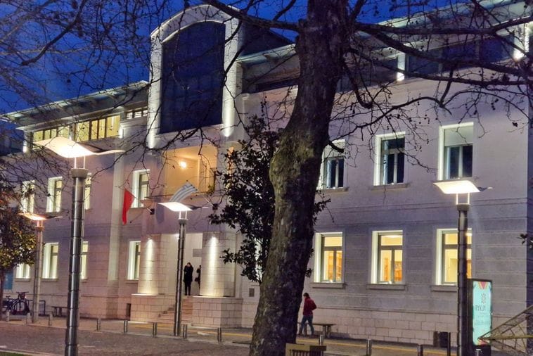 Beskrajni anticrveni krug