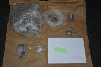 Uhapšene dvije osobe u Budvi: Pronađena marihuana, kokain, ekstazi Uhapšene dvije osobe u Budvi: Pronađena marihuana, kokain, ekstazi